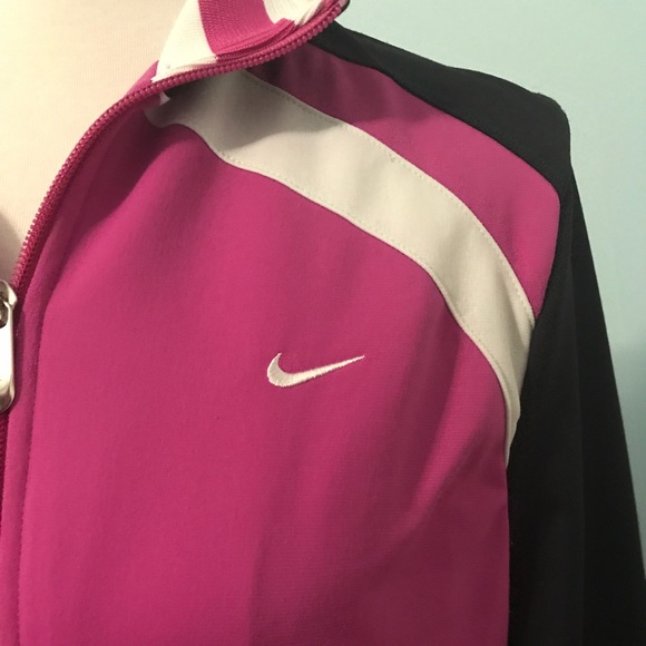 Nike Jacket pink/Black Large but fits like Medium - Picture 3 of 4